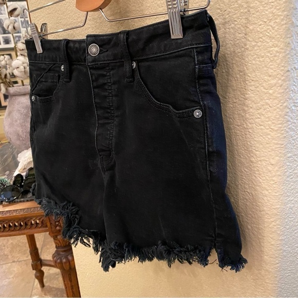 WE THE FREE Women Black Raw Hem Jean Shorts Size 26 - Picture 2 of 9